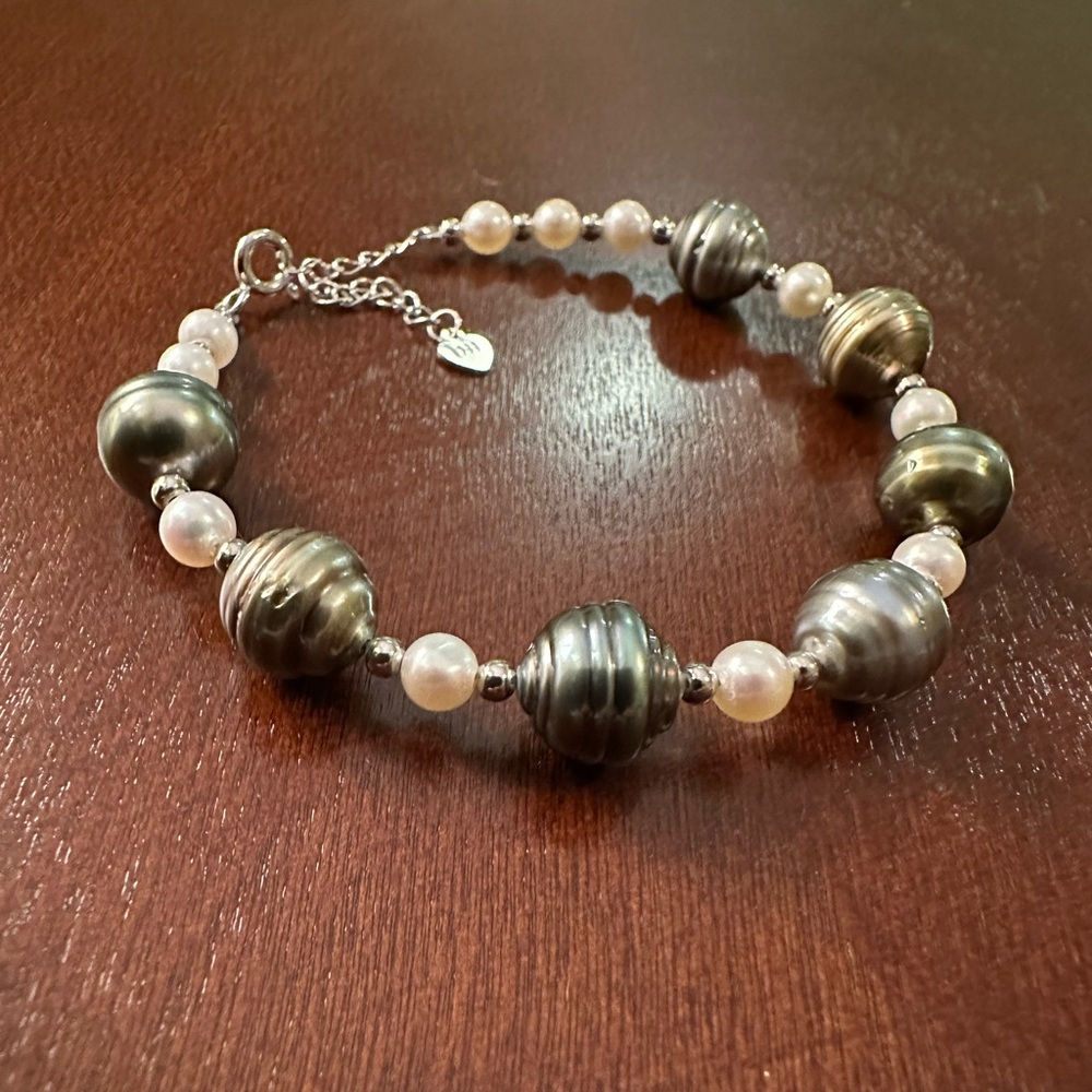 Elegant Pearl and Silver Bracelet